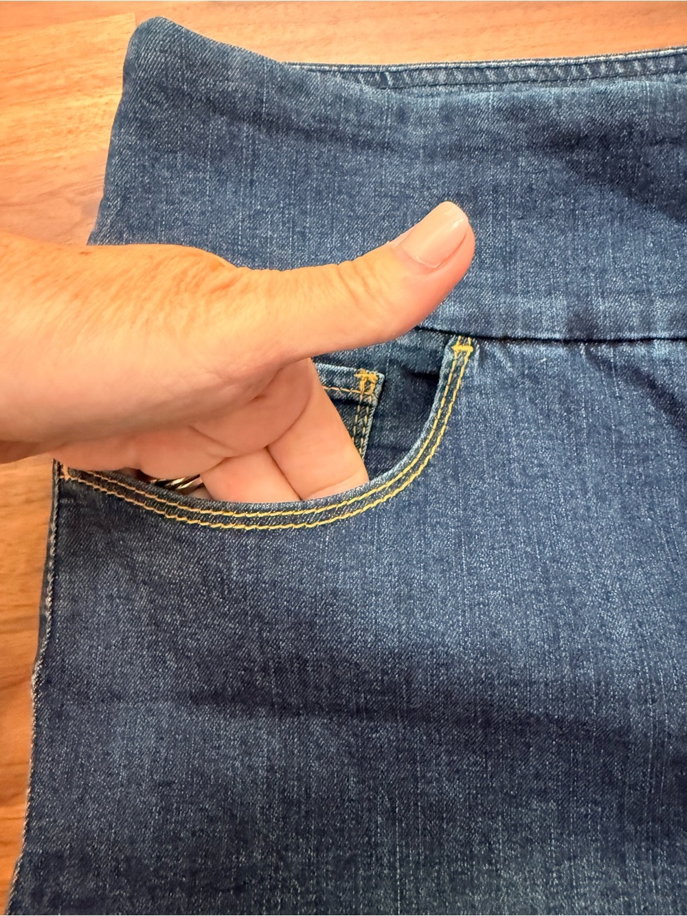 Gloria Vanderbilt Dark Blue Denim cropped jeans - Picture 3 of 9